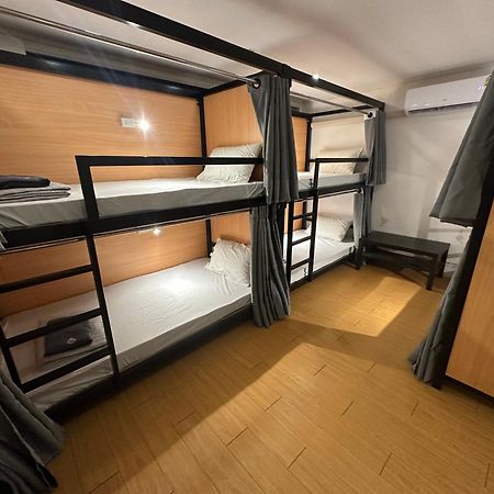 The Cute Silom Hostel Bangkok Esterno foto