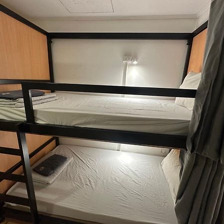 The Cute Silom Hostel Bangkok Esterno foto