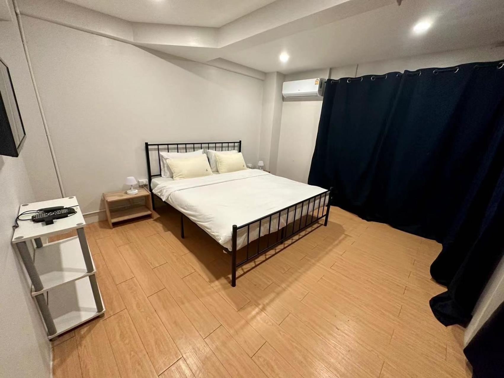 The Cute Silom Hostel Bangkok Esterno foto
