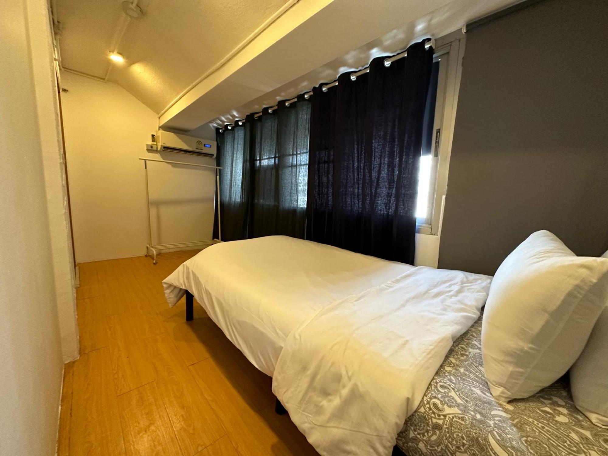 The Cute Silom Hostel Bangkok Esterno foto