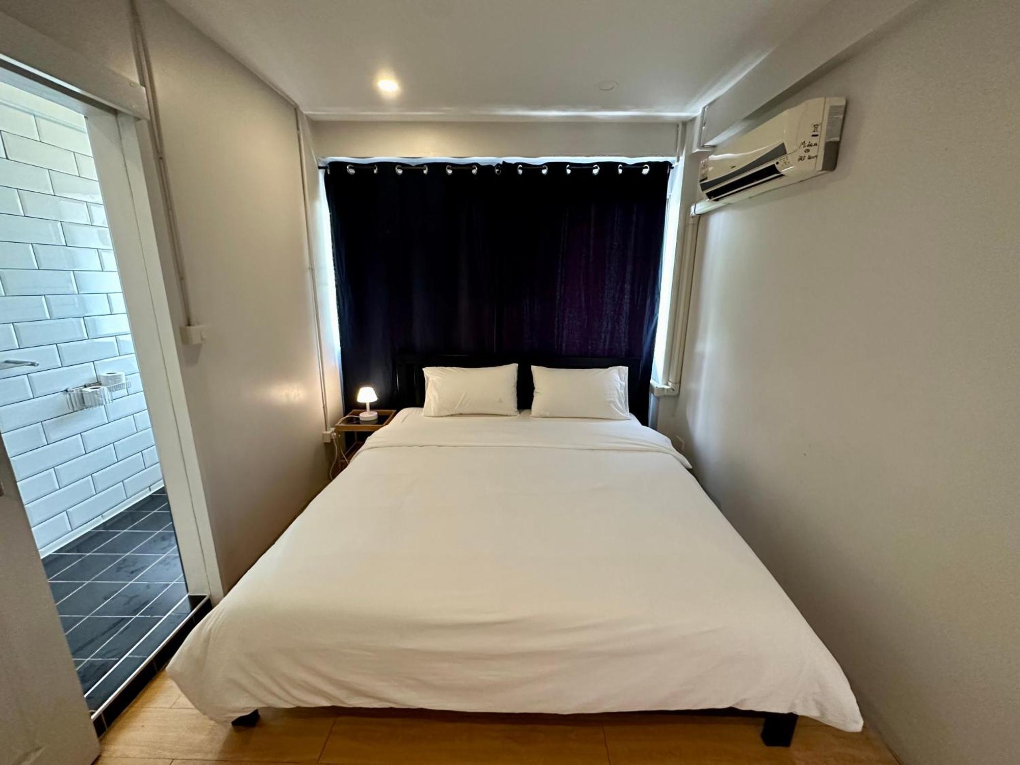 The Cute Silom Hostel Bangkok Esterno foto