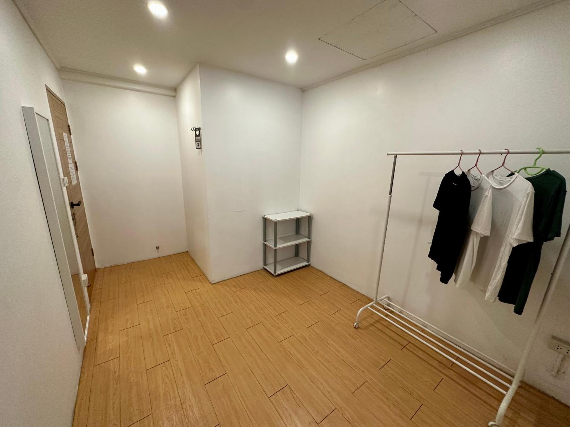 The Cute Silom Hostel Bangkok Esterno foto