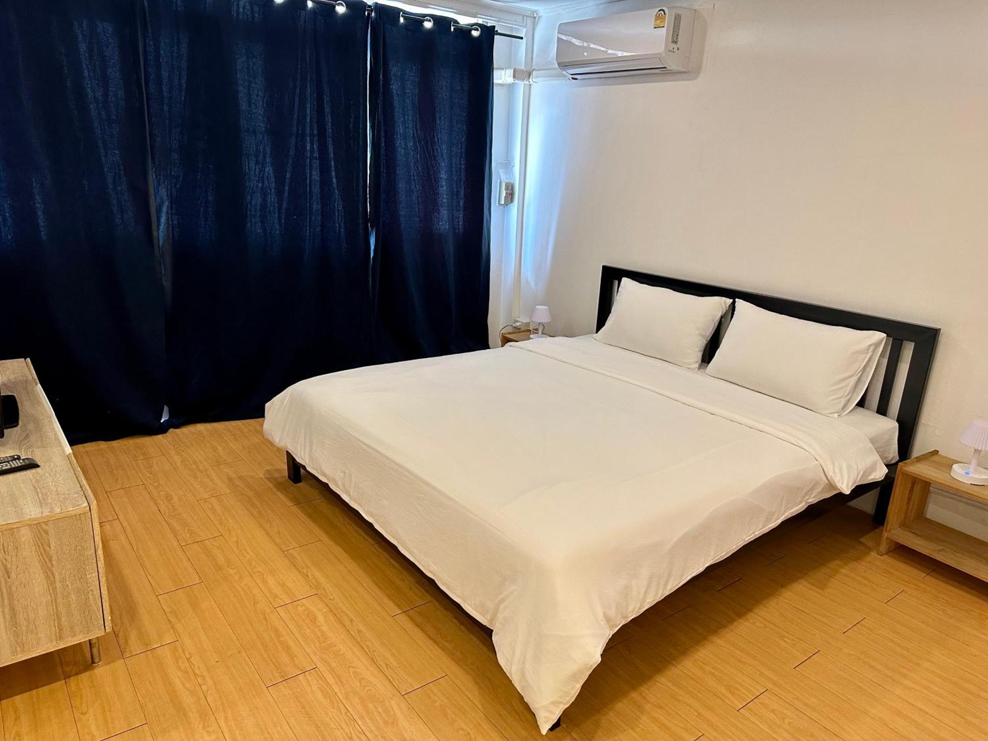 The Cute Silom Hostel Bangkok Esterno foto