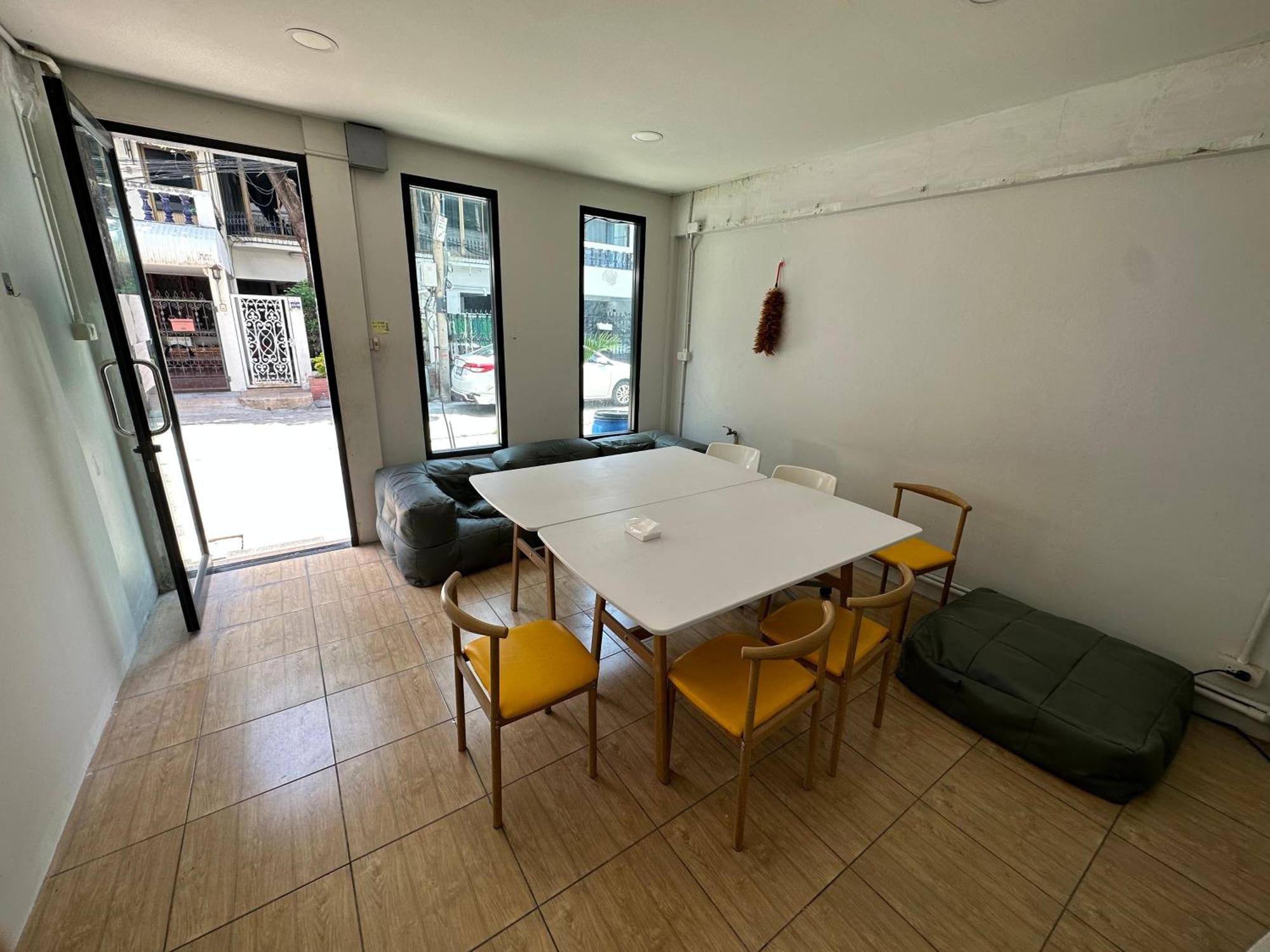 The Cute Silom Hostel Bangkok Esterno foto