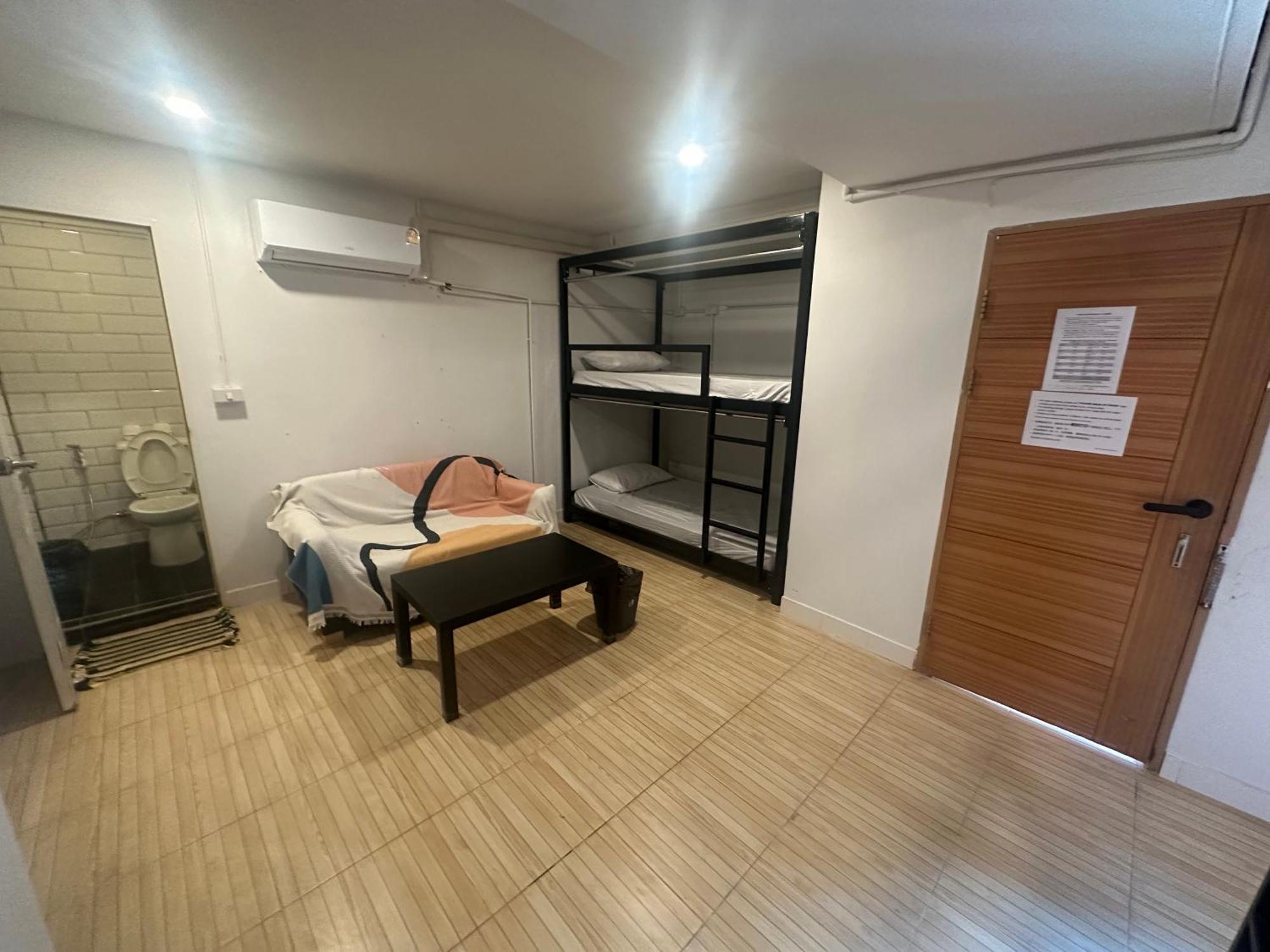 The Cute Silom Hostel Bangkok Esterno foto