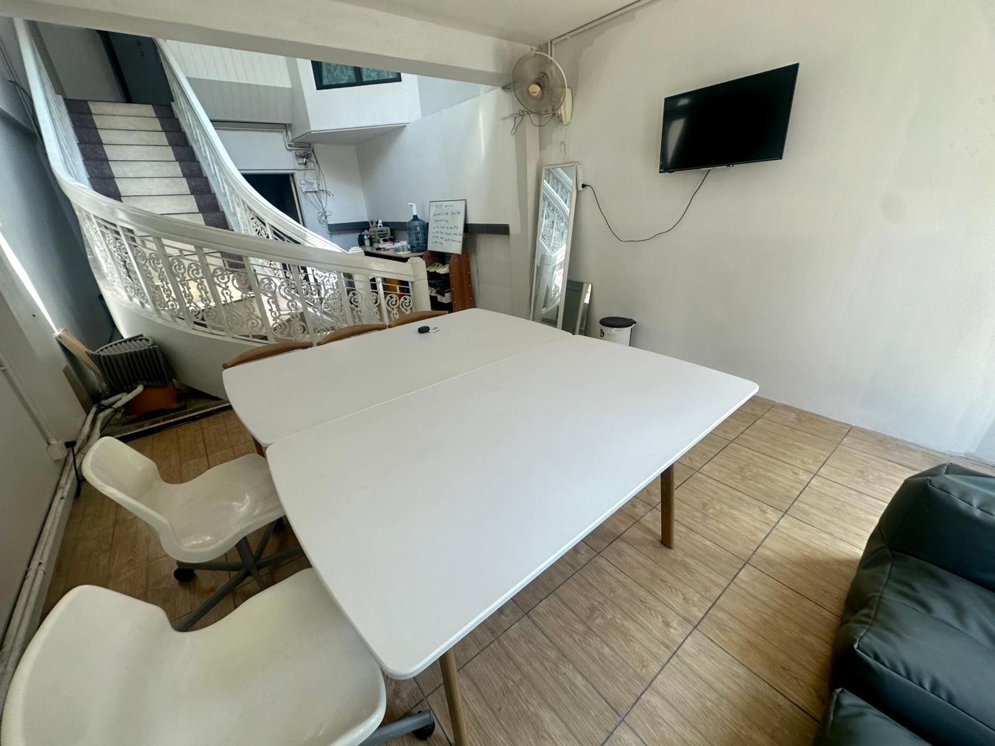 The Cute Silom Hostel Bangkok Esterno foto
