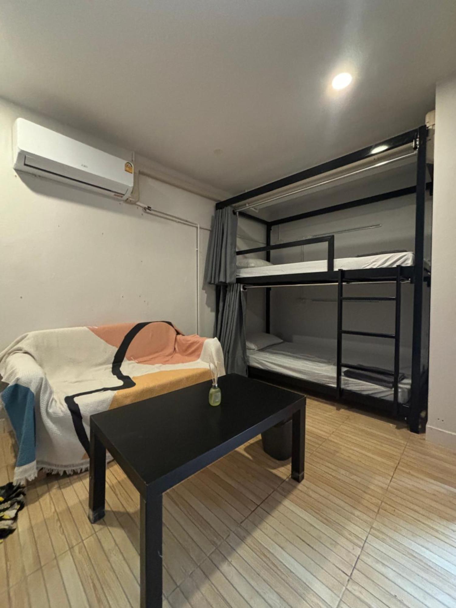 The Cute Silom Hostel Bangkok Esterno foto