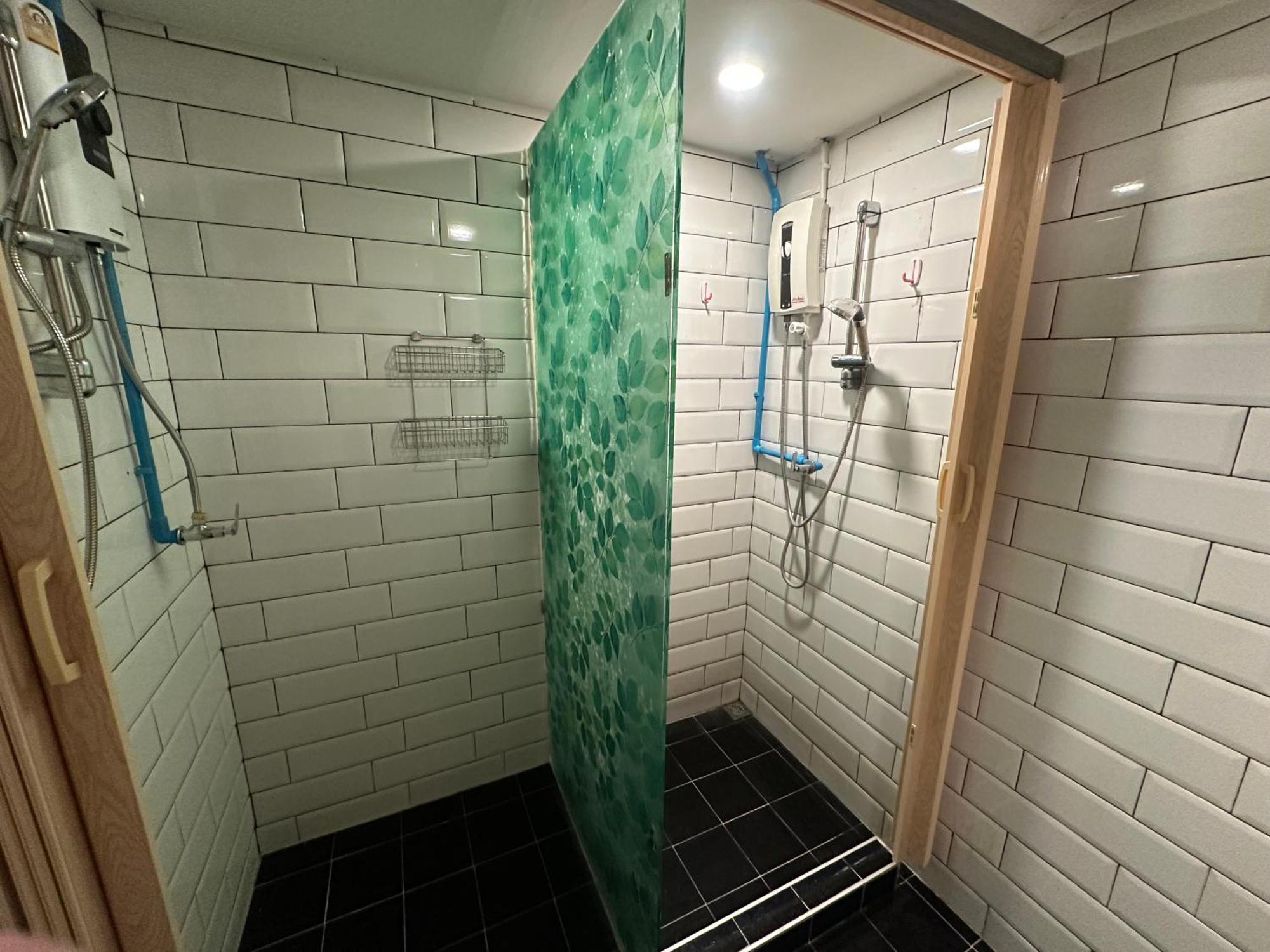 The Cute Silom Hostel Bangkok Esterno foto