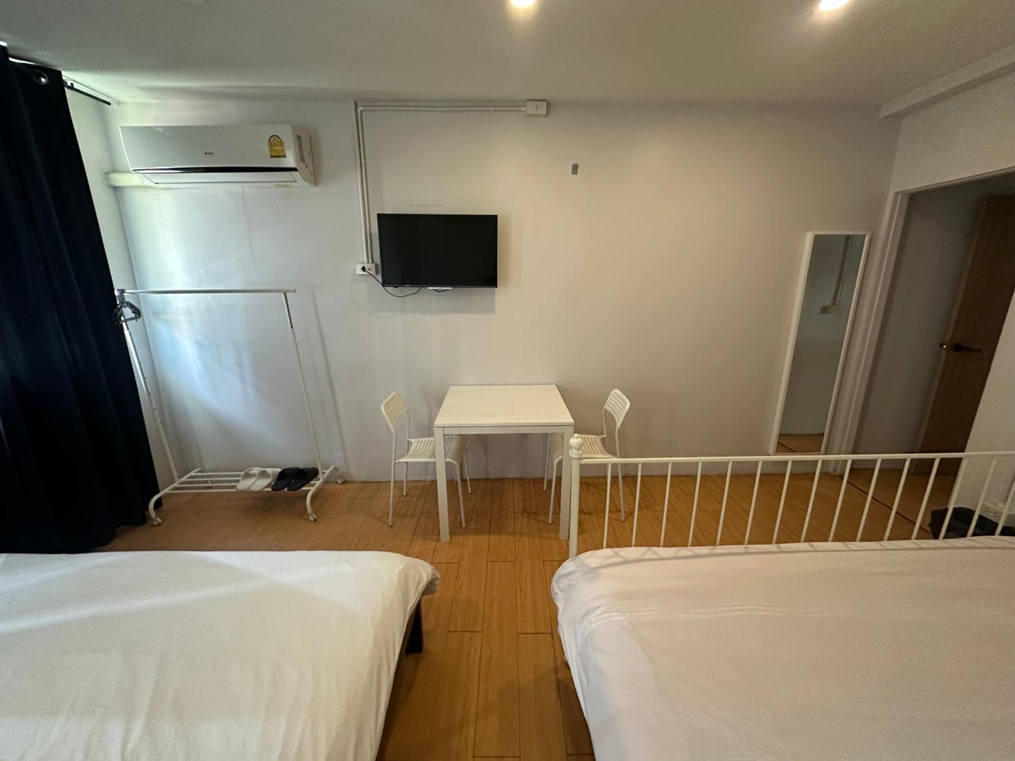 The Cute Silom Hostel Bangkok Esterno foto