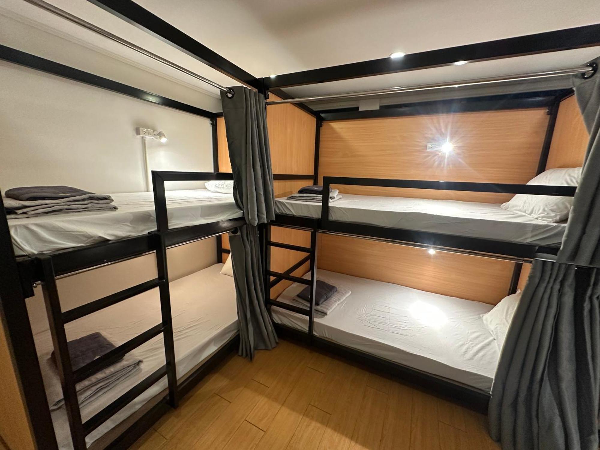 The Cute Silom Hostel Bangkok Esterno foto