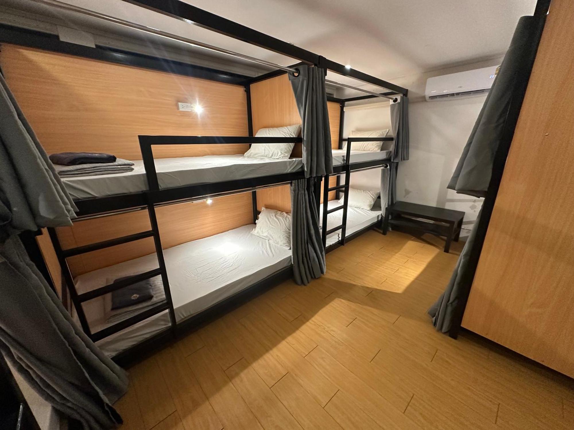 The Cute Silom Hostel Bangkok Esterno foto