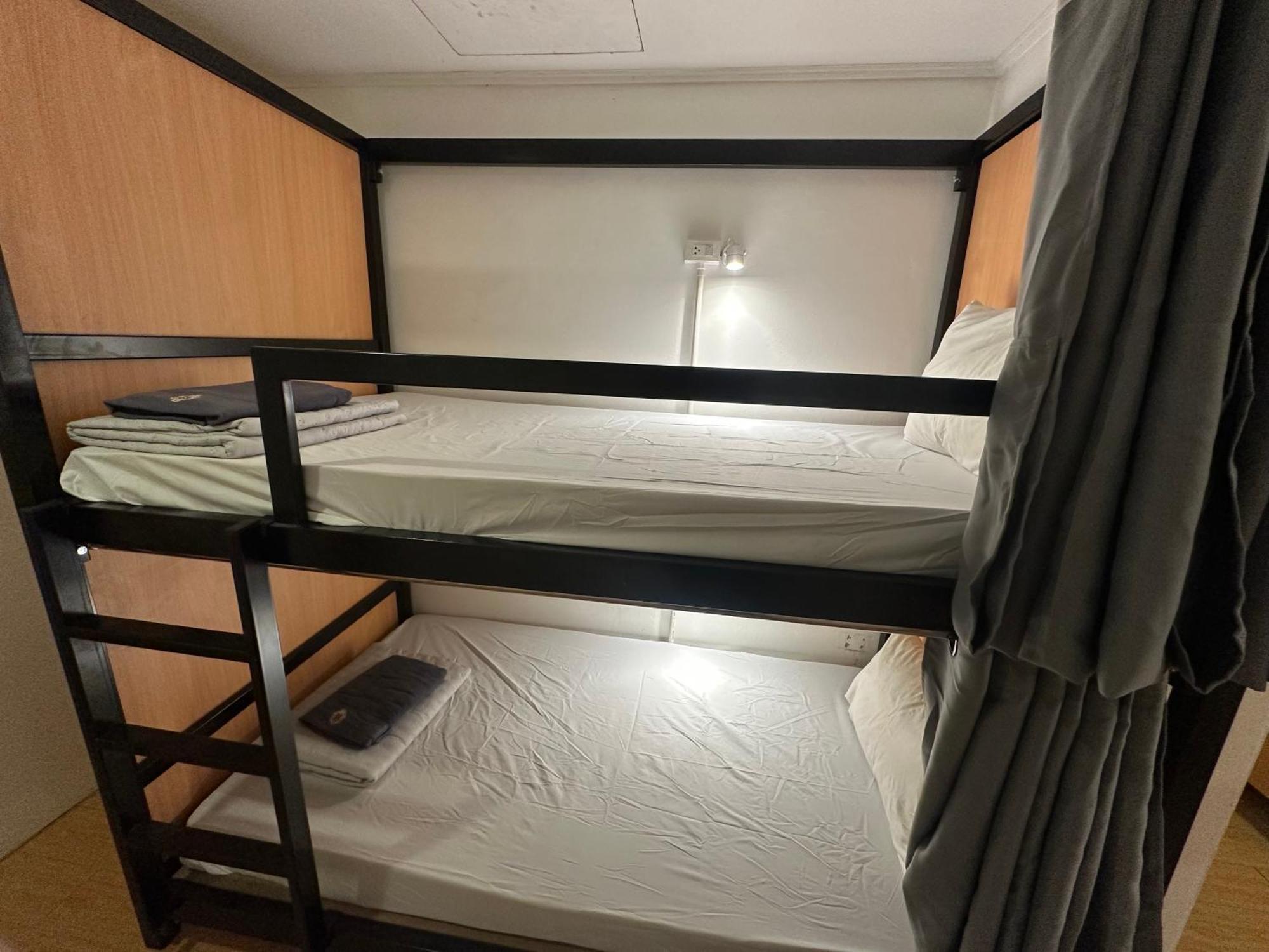 The Cute Silom Hostel Bangkok Esterno foto